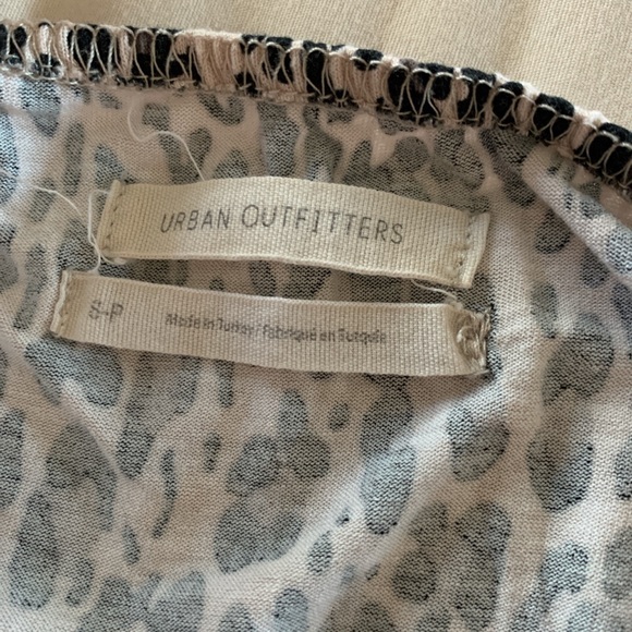 UO cowl neck leopard print cropped tank top - Picture 4 of 4